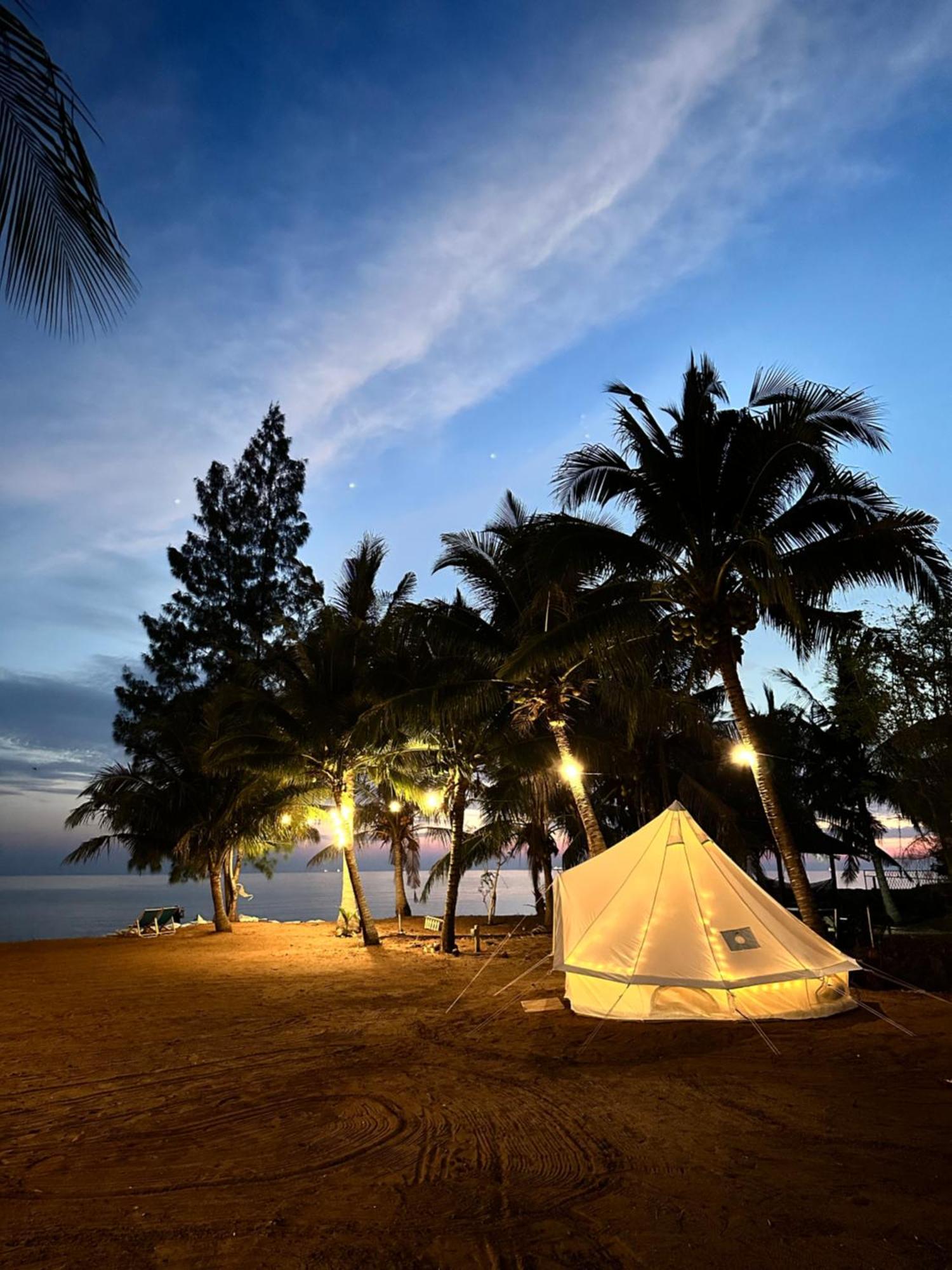 Beach N Breeze Glamping Malacca Exterior photo